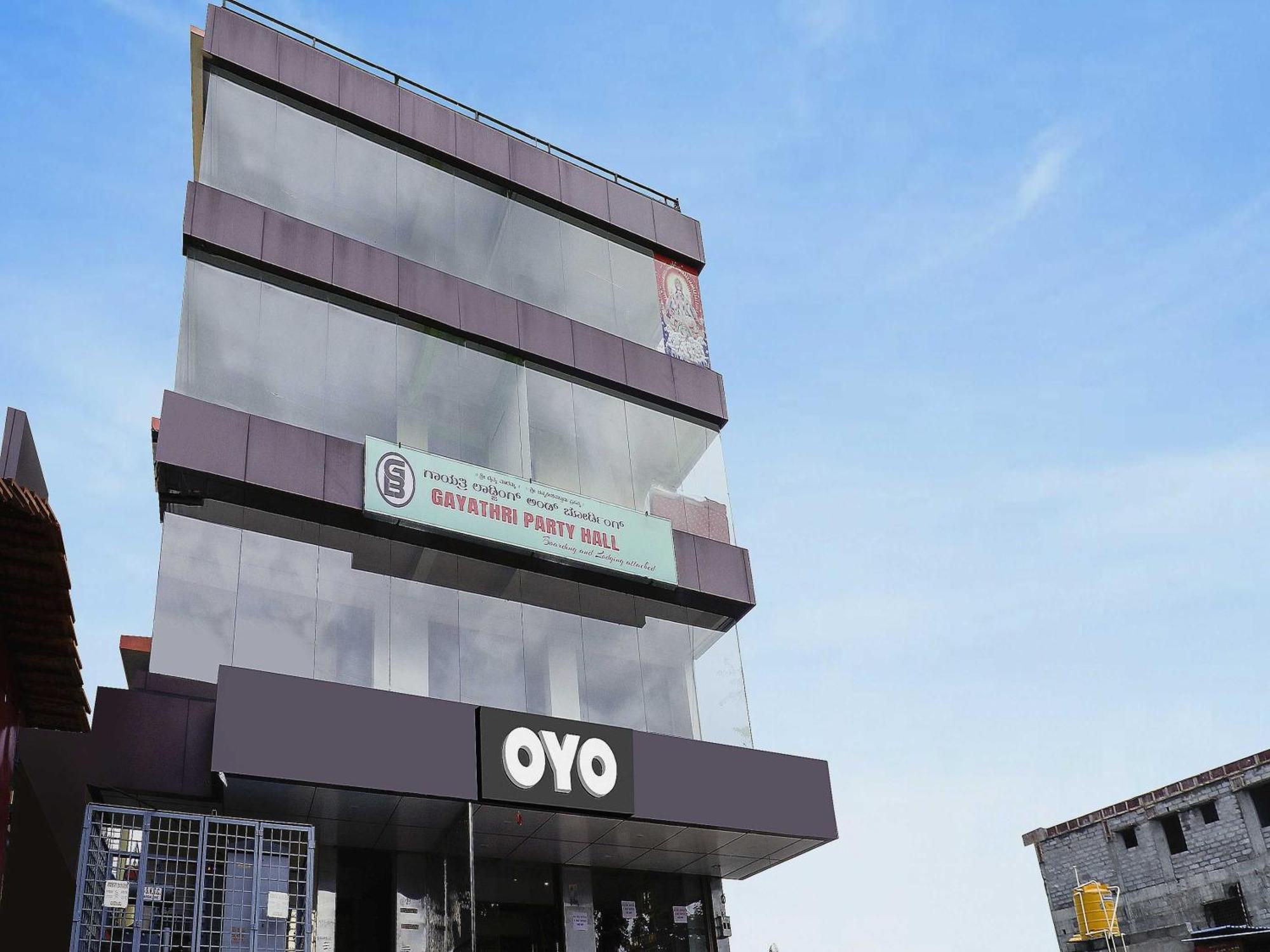 Oyo Flagship Gayathri Lodging & Boarding Hotel Bangalore Exterior photo