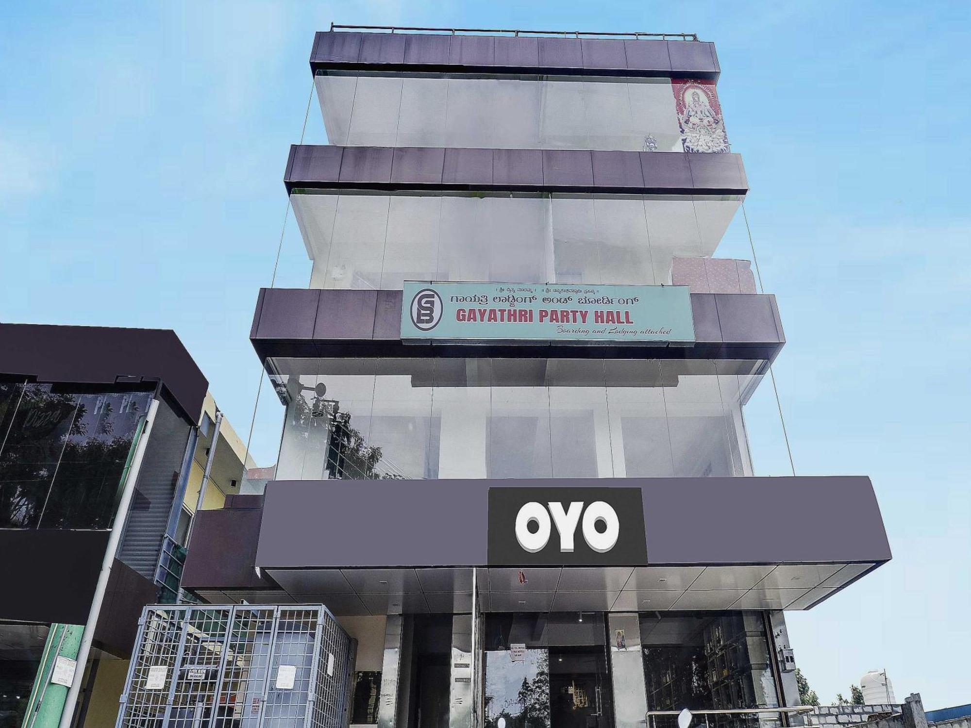 Oyo Flagship Gayathri Lodging & Boarding Hotel Bangalore Exterior photo